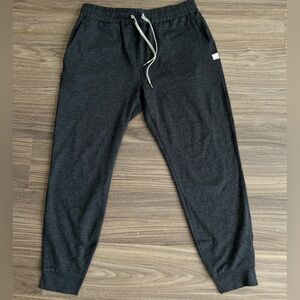 Woman’s Vuori Performance Joggers Size M